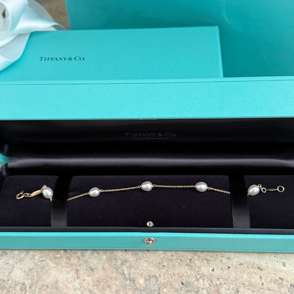 Tiffany & Co Pearls by the Yard Bracelet - Picture 2 of 5